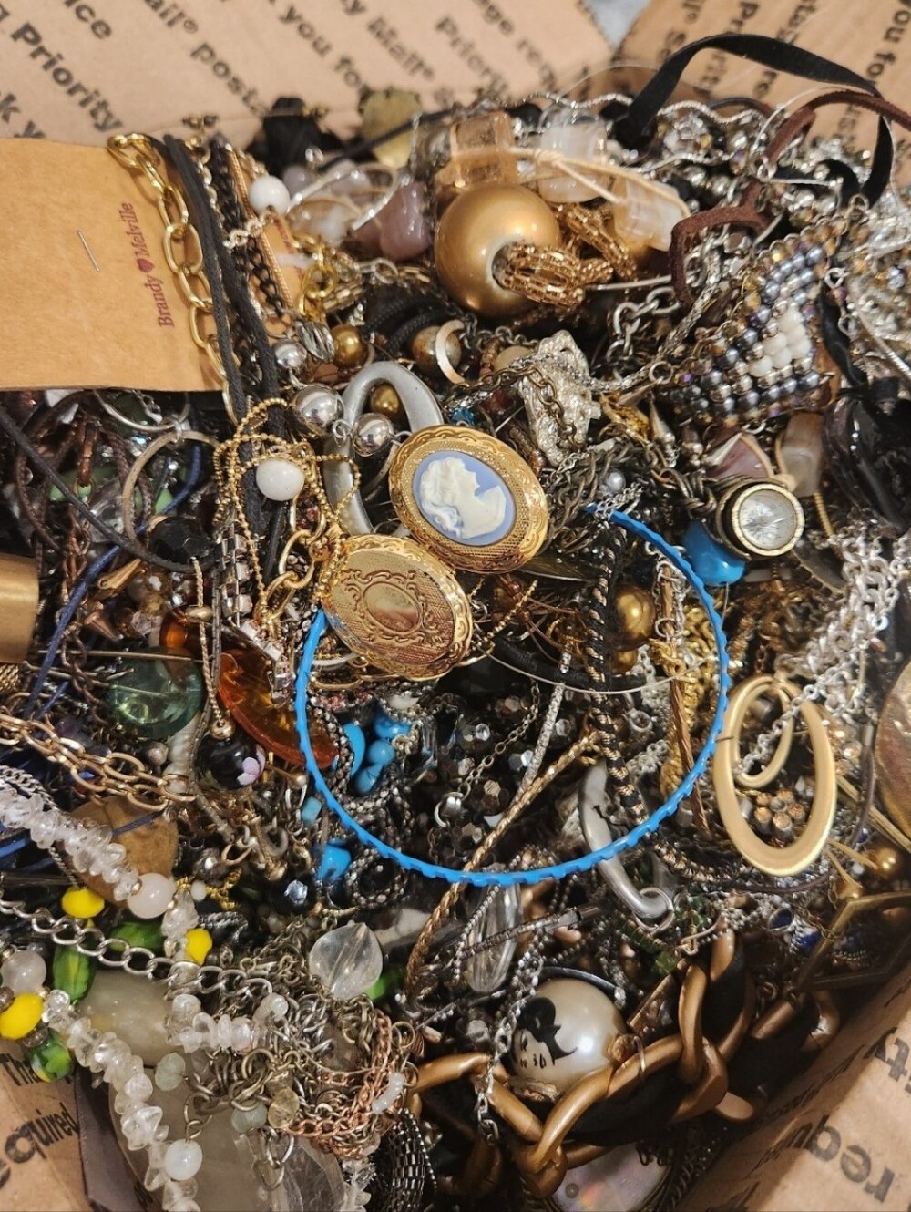 8 pounds jewelry lot costume vintage rings necklaces bracelets earrings pins cho